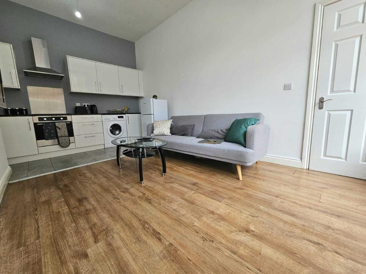 Bee Accommodations Backways Leicester Bagian luar foto